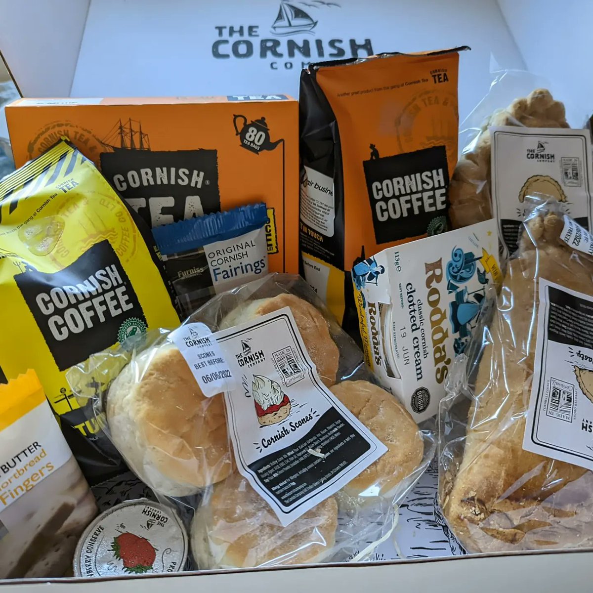 DrinkdorsetFood's tweet photo. The perfect gift doesn't exi....
Thank you @jeni_girl 4 my hamper of Cornish goodies from @cornish_company for my birthday & I especially loved the Cornish tea & coffee from @smugglersbrew #cornishtea #cornishcoffee #cornishcreamtea #roddasclottedcream #creamtea #cornishhamper https://t.co/5S6JPHTlEr