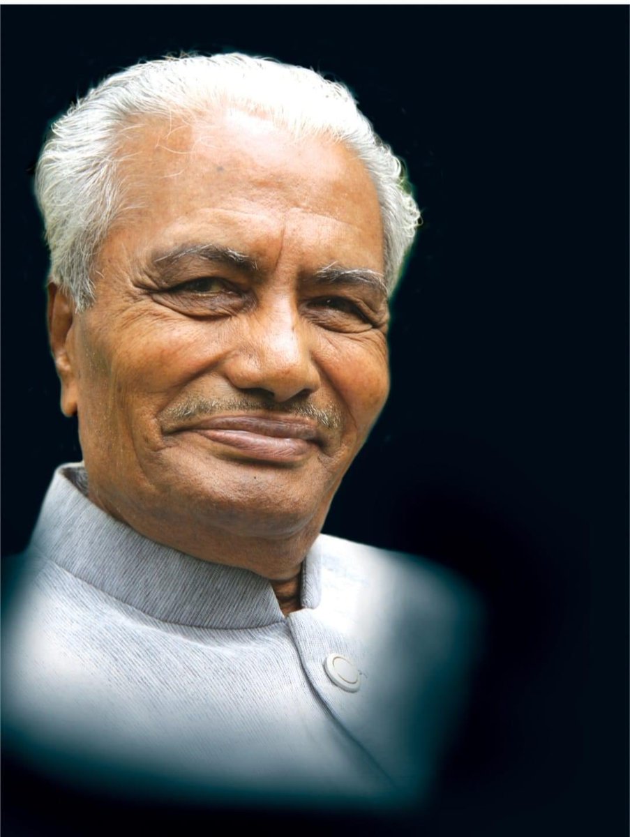 siyer30's tweet photo. Dadaji or Bhau as he was popularly known was the true #masalaking of the west , under his guidance his son #Rajkumar and grandsons @vishalchordia77 and @anandchordia1 have taken the small business to #Suhana which is national brand now Sadhgati to Bhau’s soul https://t.co/yd34xEtk5R