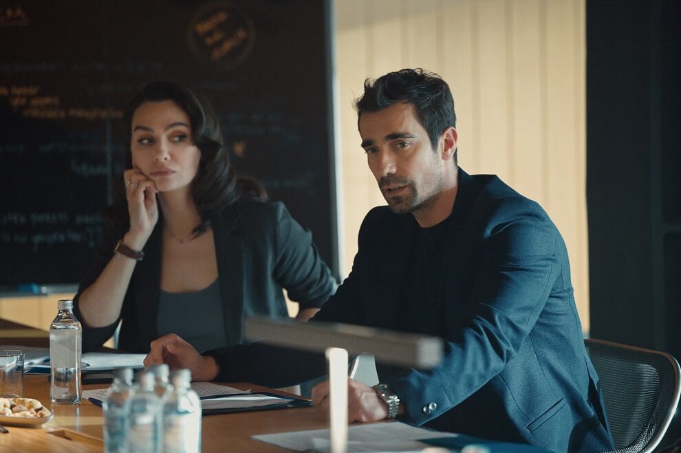 dizilah's tweet photo. Two women — one circling the other like a vulture would a withering lion. Can pride and integrity survive the ravenous plucking by envy and desire?

As the Crow Flies, starring Birce Akalay, Miray Daner, and İbrahim Çelikkol, is now sreaming on Netflix: https://t.co/lWkoC9exLE https://t.co/tvxHQqbMFS