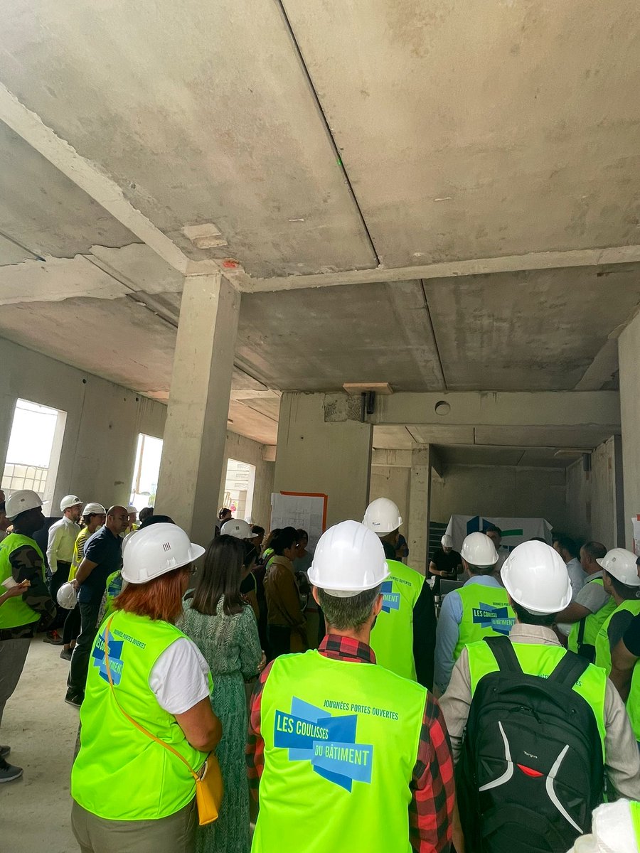 AcmHabitat's tweet photo. Lancement de la matinée portes ouvertes sur l’un de nos chantiers sur la Zac République : nos équipes RH, ainsi que les équipes de @Poleemploi_oc et de nombreuses entreprises du bâtiment sont présentes pour vous recruter en direct jusqu’à 12h30.

@FFBatiment 

#recrutement https://t.co/26nJHzAjNs