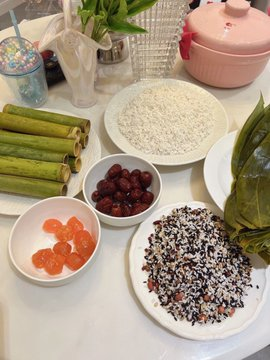 linaida18's tweet photo. Enjoy the fun of being together as a family with the zongzi that you make with your mother at your mother's house.😍
On this special day, I wish friends and relatives a happy Dragon Boat Festival and a happy family🥰
Dragon Boat Festival Play Dragon Boat Riding☺️ https://t.co/Cfioig1Jmf