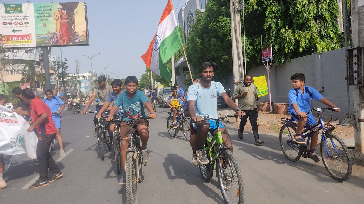 dyckhammam's tweet photo. Our young &amp; energetic cycle rally participants @dyckhammam @Nyksindia 

#Cycling4India #cycleforgood #AmritMahotsav #FitIndiaFreedomRider https://t.co/8ipysa6jbn