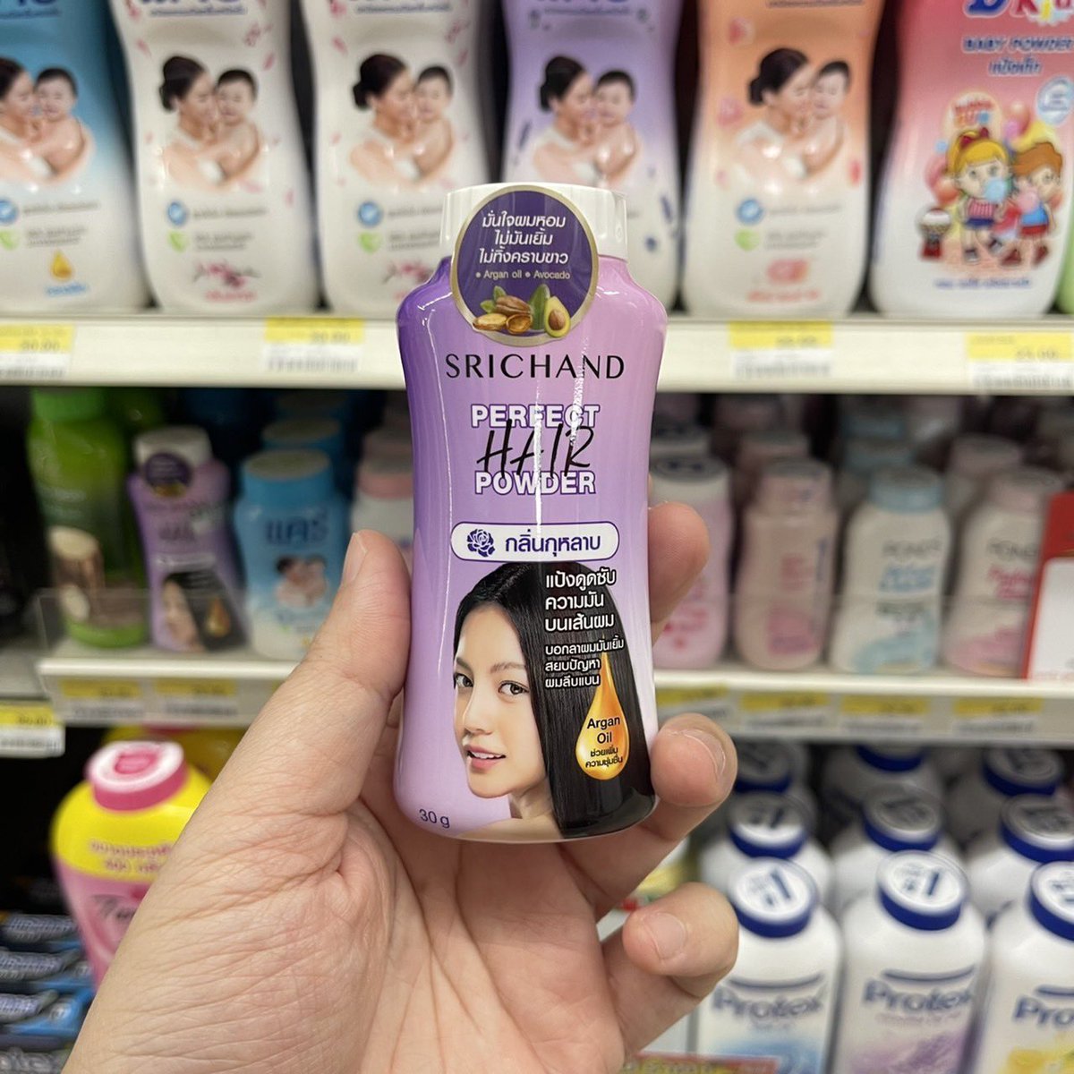 ให้มันได้แบบนี้!!ให้มันสมกับเจ้าแม่สายแป้ง มันต้องครบๆ จะมาทาหน้าอย่างเดียว ไม่แซ่บ!! เพราะนางคือ ศรีจันทร์ เพอร์เฟค แฮร์ พาวเดอร์ แป้งสำหรับโรยผมโดยเฉพาะ สาแก่ใจคนผมมัน คนขี้เกียจแบบชั้นนัก กลิ่นหอมอ่อนๆ โรยเบาๆยีๆหน่อย แห้งกริบแบบสระผมใหม่ ไม่ฝืด ไม่เหนียว ปังงง✨ #รีวิวเซเว่น