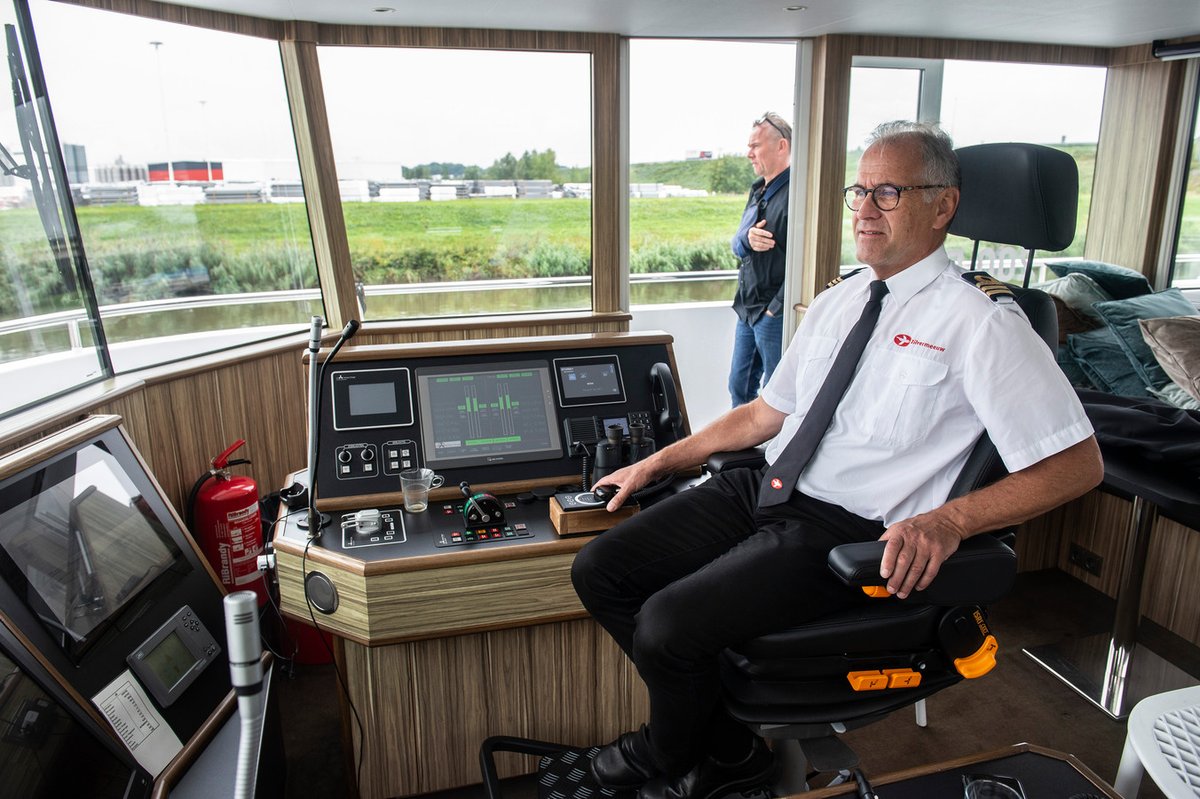 ebloseatingNL's tweet photo. 5 stappen voor het kopen van de juiste kapiteinsstoel: 
https://t.co/6xl74ex9xb

#EBLO #varen #boten #kapiteinsstoel #tip #stappenplan #schipper https://t.co/GT6YbfGazU