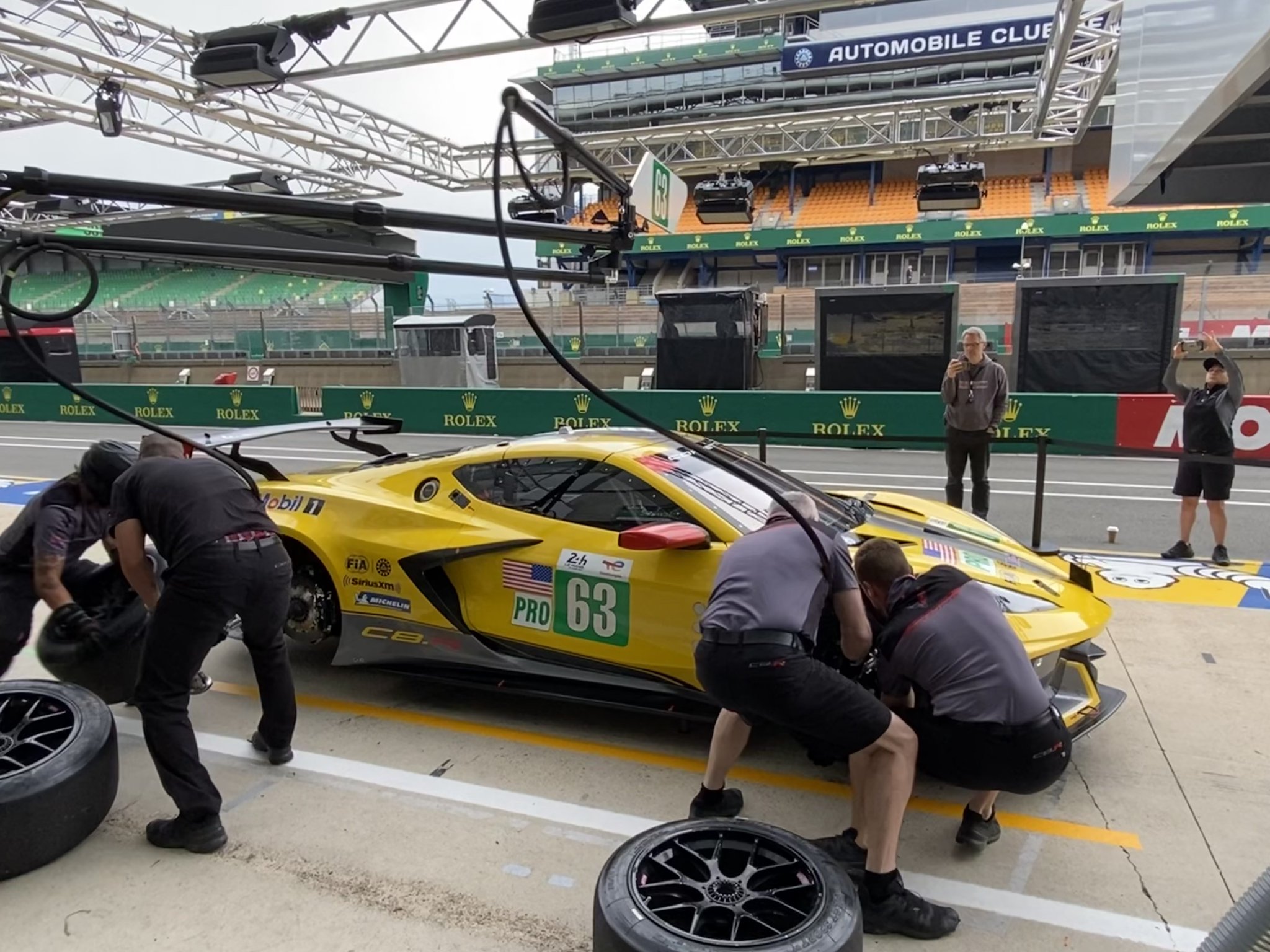 corvette-racing-on-twitter-never-too-early-for-practice-pit-stop
