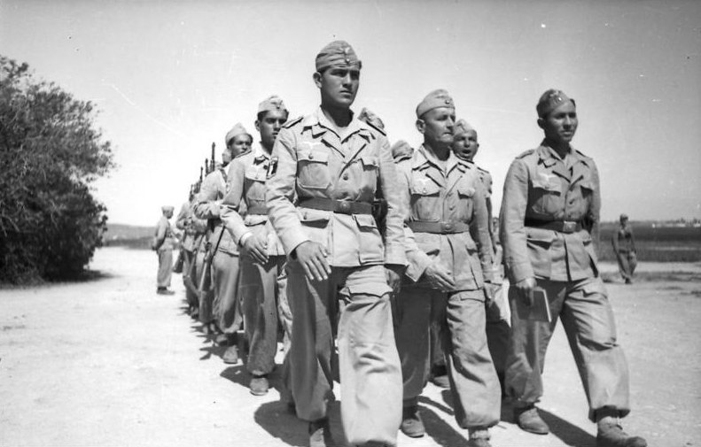 AccAxis's tweet photo. The Free Arabian Legion, the name given to various units formed from Arab volunteers who fought for Germany. Despite this title there were was no unit or division given this name. Other foreign legions of this nature existed, like the Azerbaijani Legion and Free India Legion. https://t.co/PX1vIdLvyD