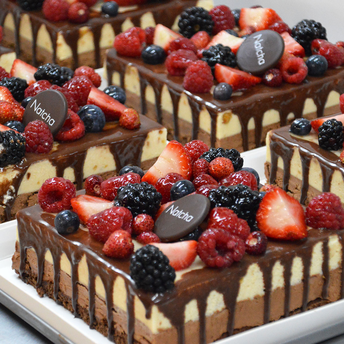 Celebra que arriba el cap de setmana amb el nostre pastís de #xocolata amb xixona. T’encantarà! 🍰😍 #PastisseriaNatcha #NatchaBcn #LesCorts #Barcelona