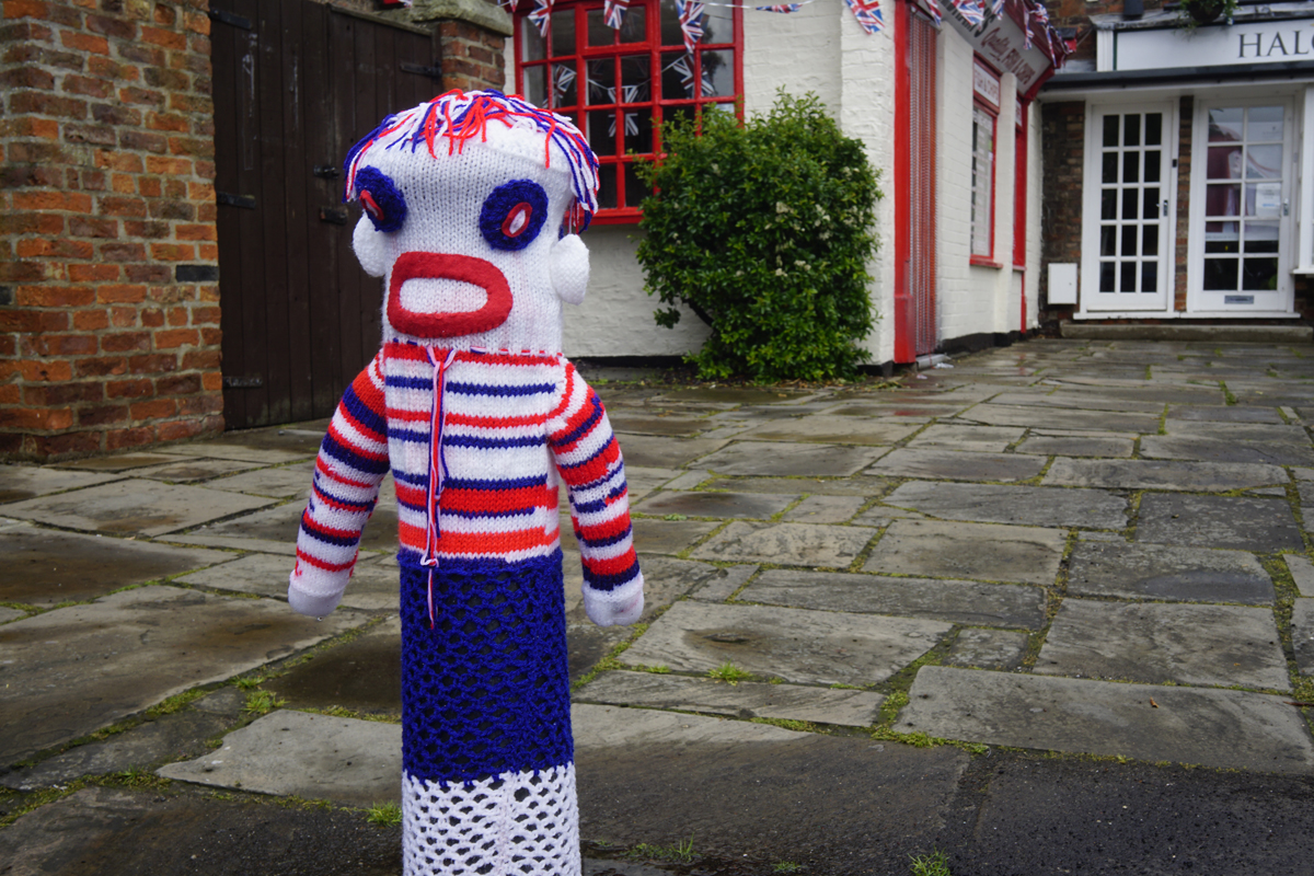 Hedfest23's tweet photo. Here's a #Hedfest22 post :-D He's waiting for the Carnival Parade which starts at 1pm at Market Hill, Hedon! https://t.co/96LFbFpUUw https://t.co/ViOQlciQY7