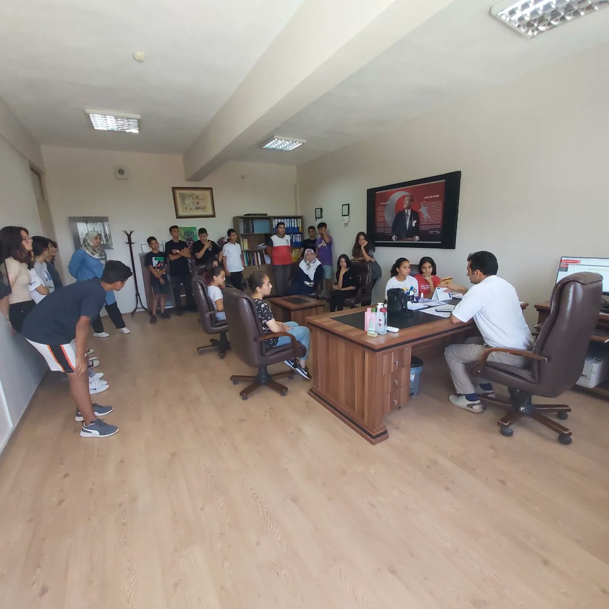 ayd_sehit's tweet photo. Din Kültürü Öğretmenimiz Münevver SOLAK eşliğinde 8. sınıf öğrencilerimizle Ortaca İmam Hatip Lisesini gezdik. İlgileri ve misafirperverlikleri için Ortaca İmam Hatip Lisesi idare ve öğretmenlerine çok teşekkür ederiz. https://t.co/rHgmrSjH5F