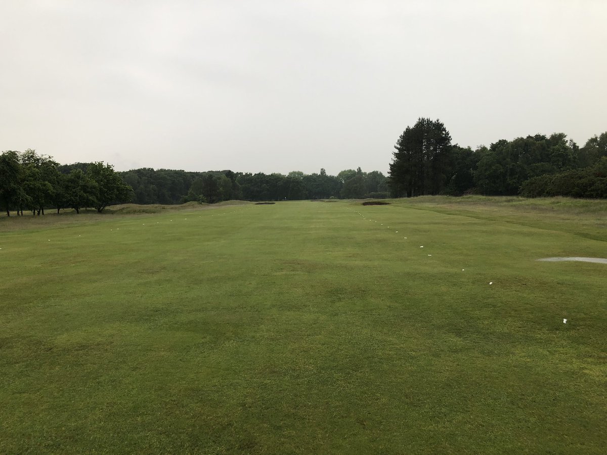 FGCcourseupdate's tweet image. Not even the queen could keep us away this morning 😂. Ideal conditions for an application of @ICL_Turf H2Pro TriSmart &amp;amp; Seaweed. 🥶☔️