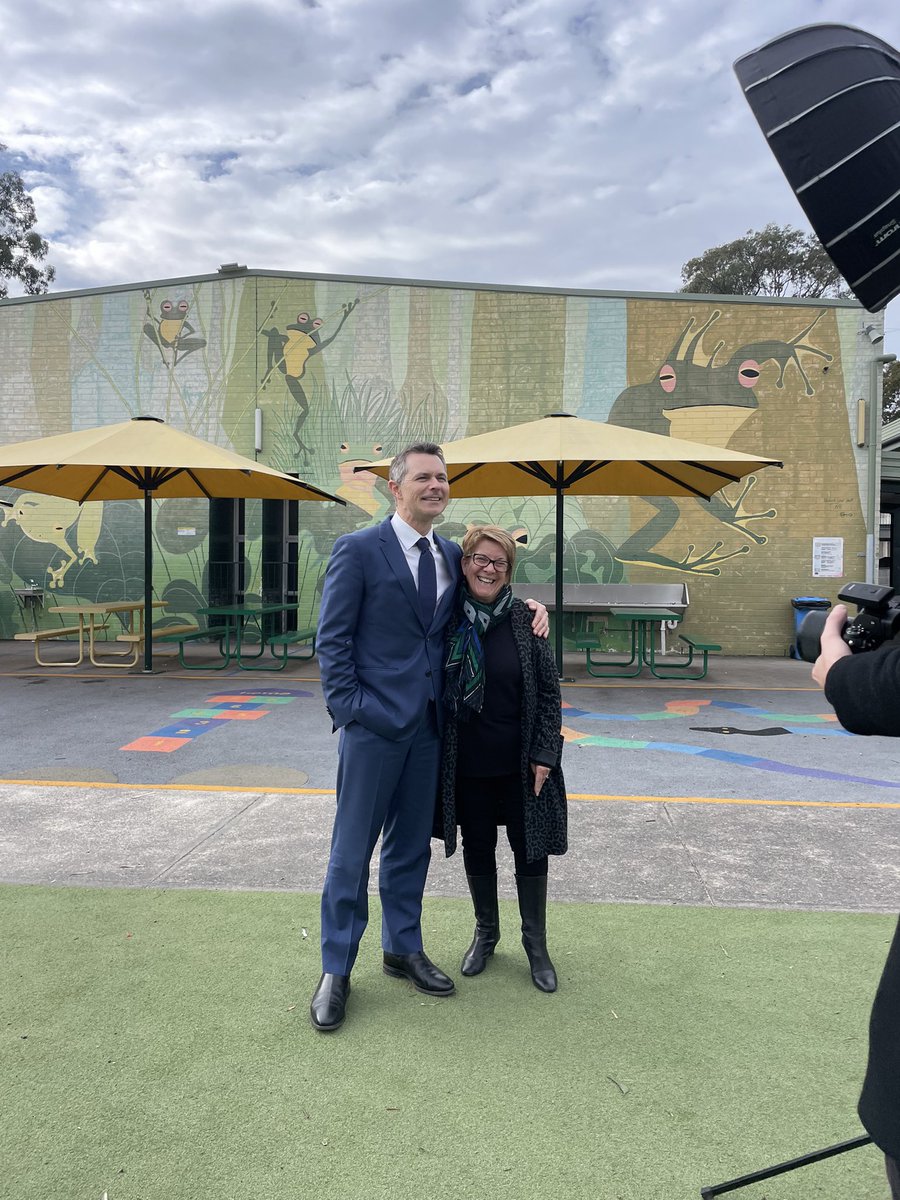 Privileged to have ex student and Federal Education Minister for Education <a href="/JasonClareMP/">Jason Clare MP</a> visit <a href="/CabraPS/">Cabramatta PS</a> today. 

He visited his wonderful Y1 teacher Mrs Fry! CPS is proud of our connection to the Hon Jason Clare MP and wishes him the very best in his new role! <a href="/lisaporter555/">Lisa Porter</a>