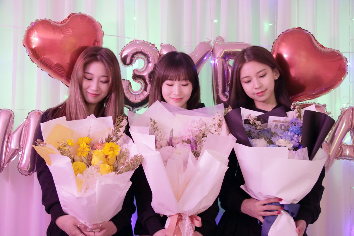 3ye_official's tweet photo. [#3YE] 3YE Debut 3rd Anniversary Party Behind 📸

https://t.co/xwp4htEBqk

#3YearAnniversary #3rdAnniversary #party #behind
#써드아이 #3주년 #해피써드아이데이
#YUJI #YURIM #HAEUN #유지 #유림 #하은 https://t.co/1yaltAB55T