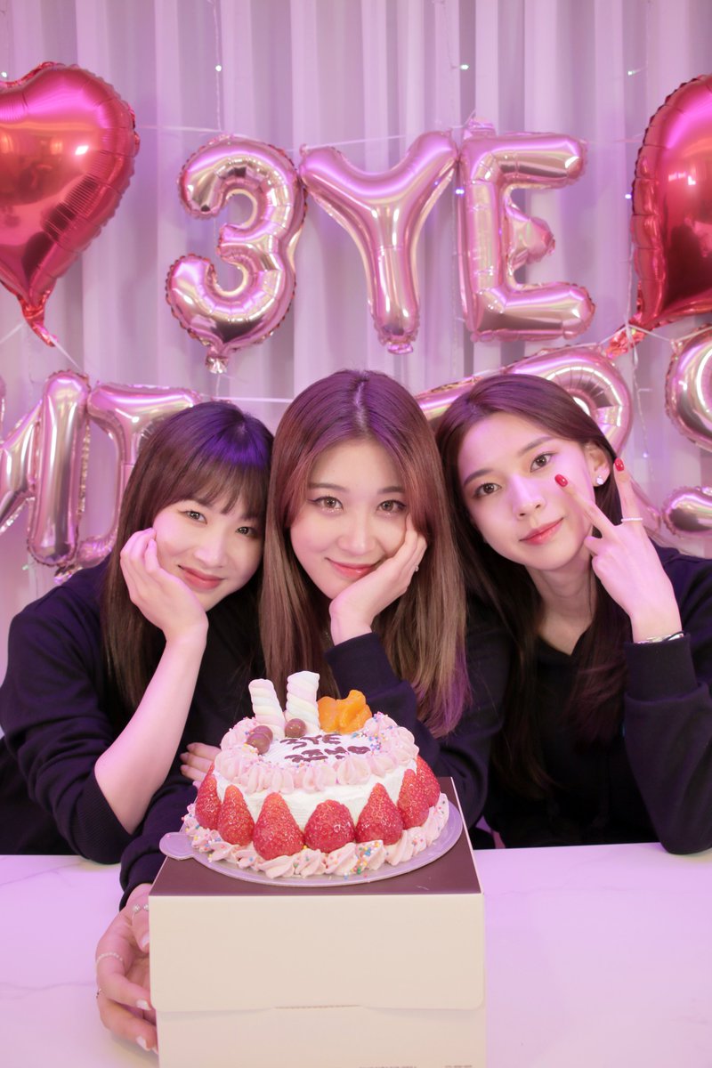 3ye_official's tweet photo. [#3YE] 3YE Debut 3rd Anniversary Party Behind 📸

https://t.co/8sxbw28gJi

#3YearAnniversary #3rdAnniversary #party #behind
#써드아이 #3주년 #해피써드아이데이
#YUJI #YURIM #HAEUN #유지 #유림 #하은 https://t.co/G4qrG6win0