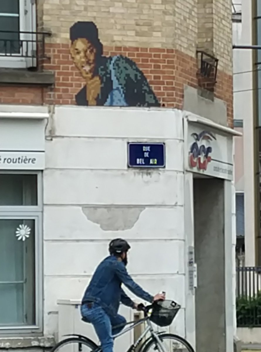 pradoc45's tweet photo. En route pour #JDP45 #Orleans... clin d'œil Rue Bel Air #freshprince #StreetArt 😂 https://t.co/9t8NiI6CZb