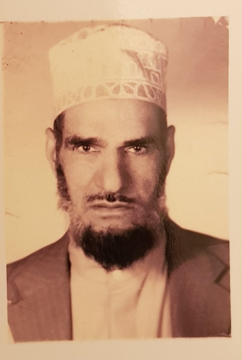 منذ قليل تم دفن جدي طالب بن علي بعد أن تم نقل جثمانه الطاهر من القاهرة إلى مسقط راسه في بلادسيت بولاية بهلا حيث لامس جلده التراب لأول مرة في يوم مولده. 

 الشكر والولاء والطاعه لجلالة السلطان هيثم بن طارق المعظم حفظه الله ولمعالي السيد حمود بن فيصل وزير الداخلية الموقر.