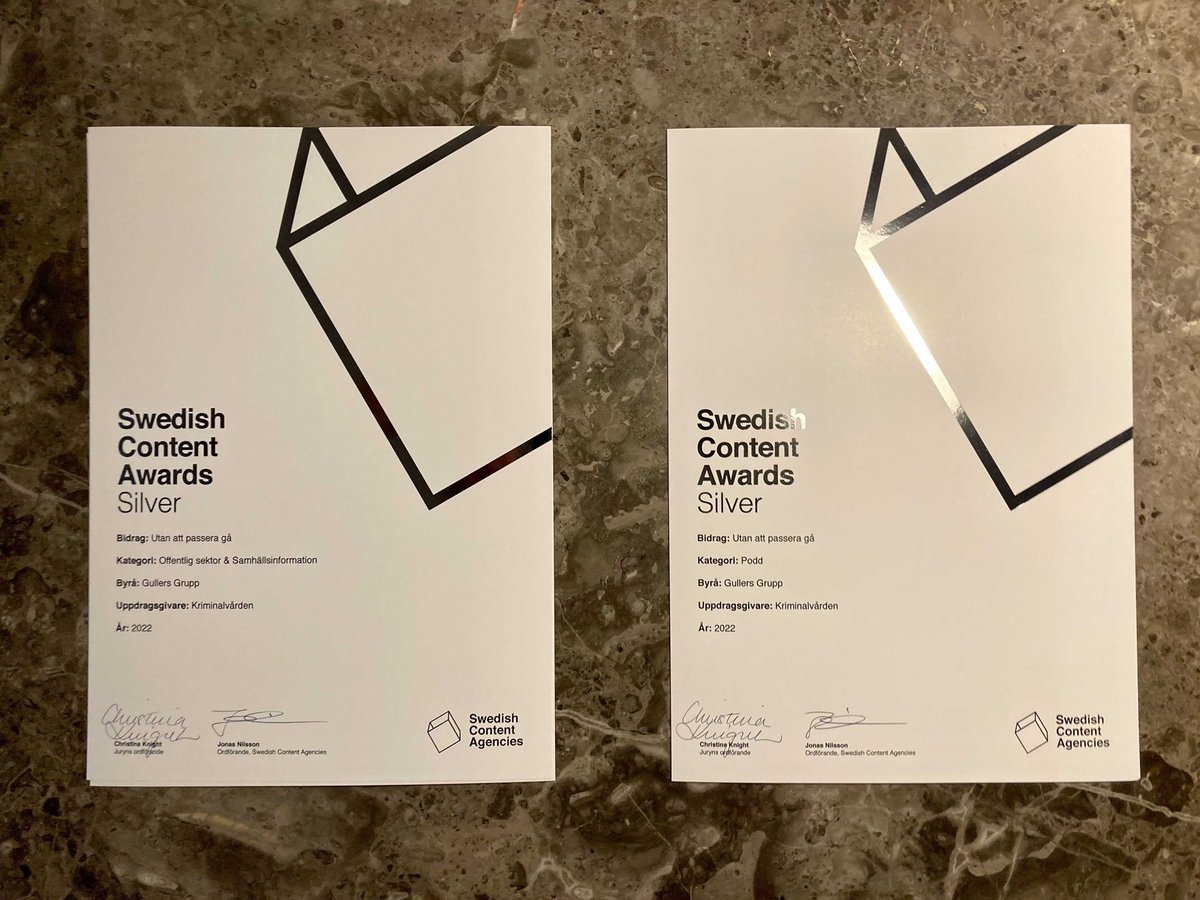 Kriminalvarden's tweet photo. Podden Utan att passera gå VINNER PRIS!! I tävlingen Swedish Content Awards belönas de bästa produktionerna inom content marketing och Kriminalvårdens podd kammade hem två fina silver i kategorierna Årets podd samt Offentlig sektor &amp; Samhällsinformation. #krimvård #podd https://t.co/kNHDT2fQ7W