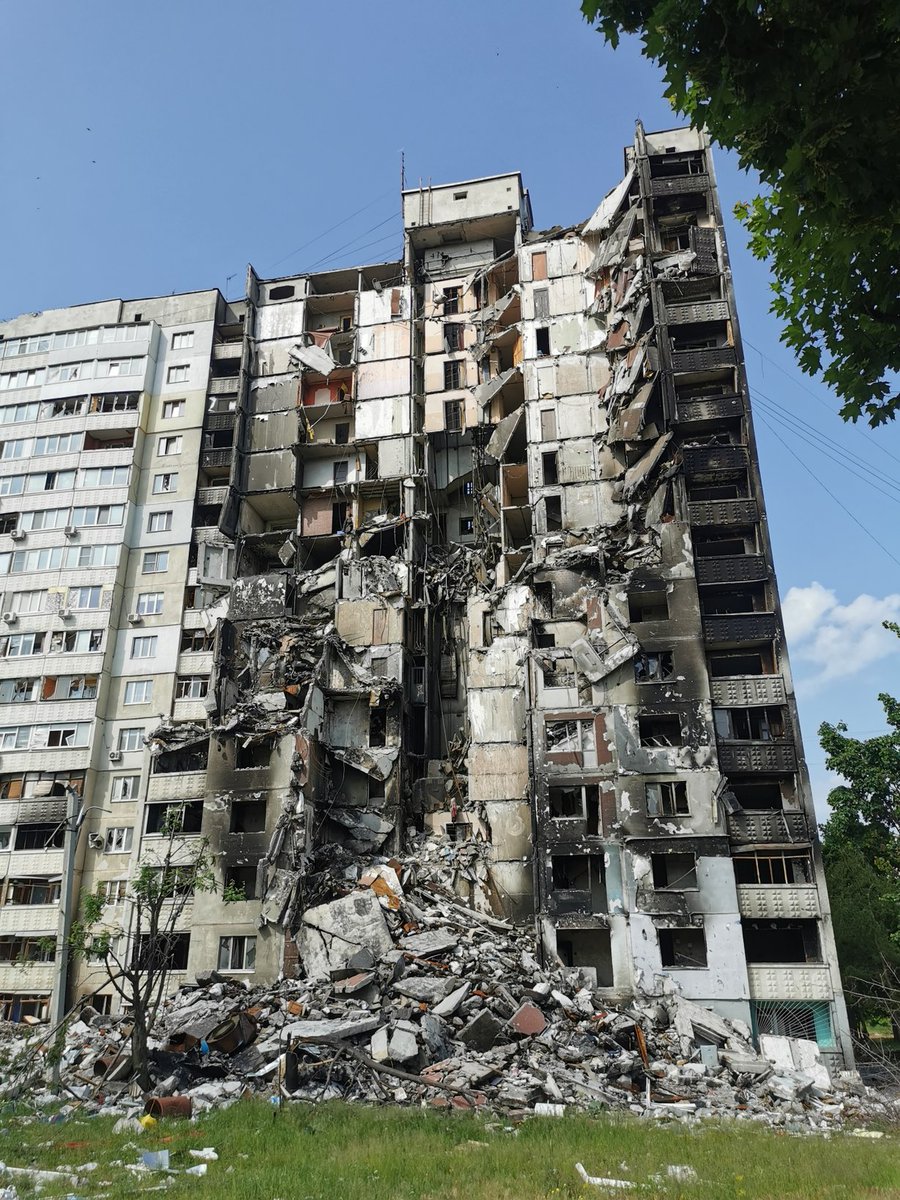 rojas1977's tweet photo. Salgo de Ucrania por tercera vez en el día 100 de guerra. He viajado mucho más que las veces anteriores y he visto un país que sigue funcionando a pesar de la enorme destrucción a la que lo somete la agresión de Rusia https://t.co/ITBJcZUwfY