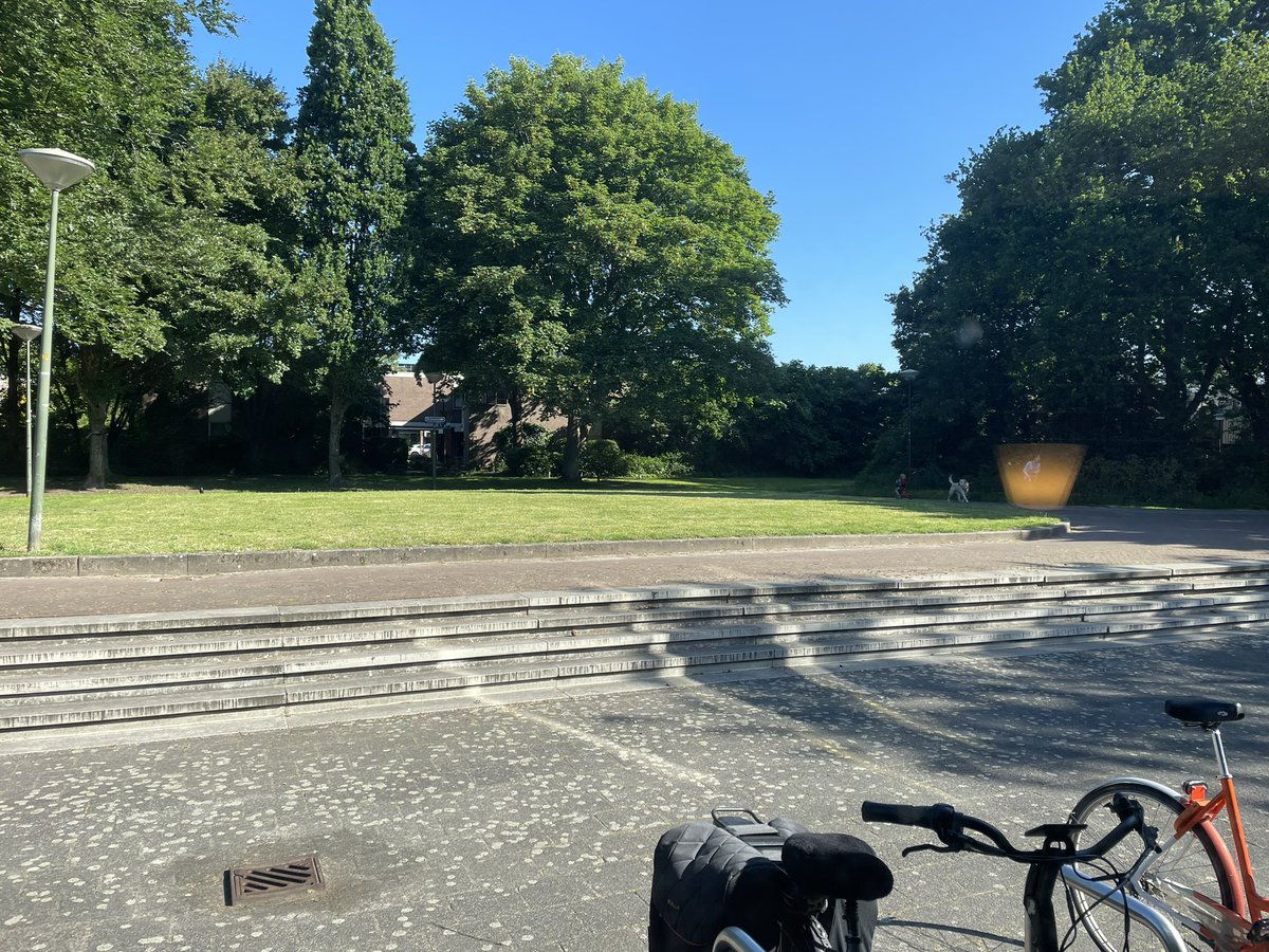 Vanochtend in gesprek met vertegenwoordiging nw. Waldeck. Prachtig groene wijk. Met veel onderhoudsvraag. Op verzoek van deze vertegenwoordigers breng ik de complimenten over aan de medewerkers van <a href="/GemeenteDenHaag/">Gemeente Den Haag</a>. In het bijzonder collega’s van het groenonderhoud! <a href="/bredemeijer/">Hilbert Bredemeijer</a>