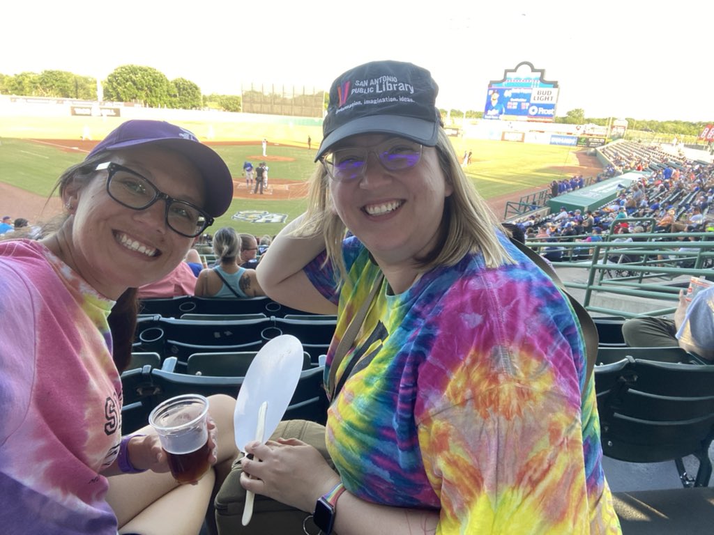 classicsgirl04's tweet photo. Had such a fun time at the @missionsmilb game! Need to do this again very soon. #flyingchanclas https://t.co/3p7kE0dLT8