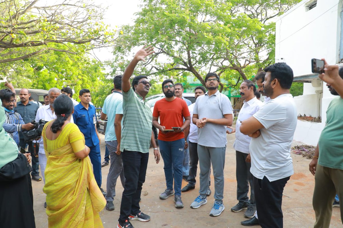 puvvada_ajay's tweet photo. #PallePragati, #PattanaPragati కార్యక్రమంలో భాగంగా @MC_Khammam కార్పోరేషన్ పరిధిలోని పలు డివిజన్లలో ఉదయాన్ని సైకిల్ పై @Collector_KMM, #Mayor, #MuncipalCommissioner తో కలిసి పర్యటించి చేపట్టాల్సిన పనులు, కొనసాగుతున్న పనులను పరిశలించడమైంది(1/3). @TelanganaCMO @MinisterKTR @KTRTRS https://t.co/BmFCrt2o8S