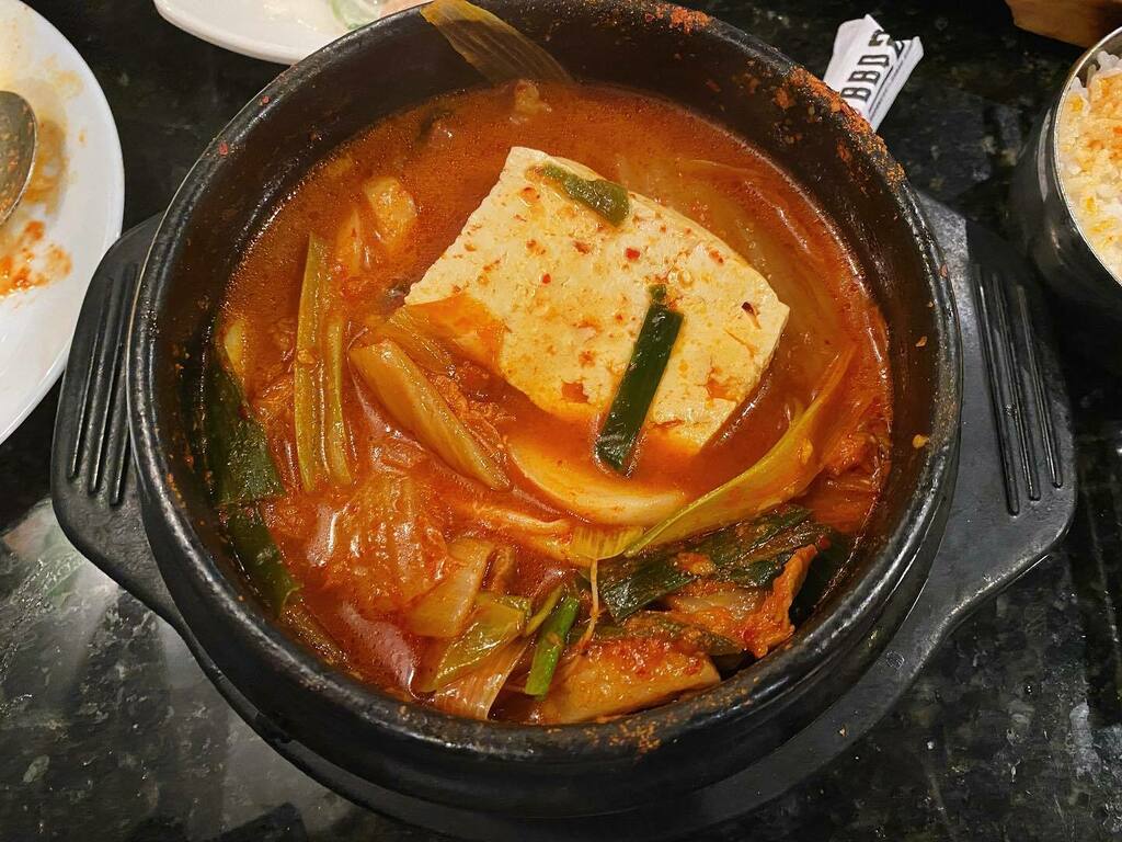 Craving this for some reason. Please drop your Fairfax/Chantilly/Centreville recs below for where you go for the best kimchi jjigae!! 👇🏻🙏🏻 // BBQ21 in Fairfax, VA