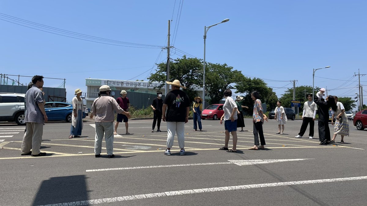 길 위의 신부 tweet media