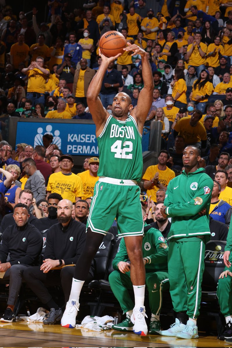 Marco80Martinez's tweet photo. A sus 35 años, Al Horford tuvo sus primeros minutos en las finales de la NBA y sumó 26 puntos.
Bestialidad pura 🔥🇩🇴. https://t.co/WUtvVVThYa