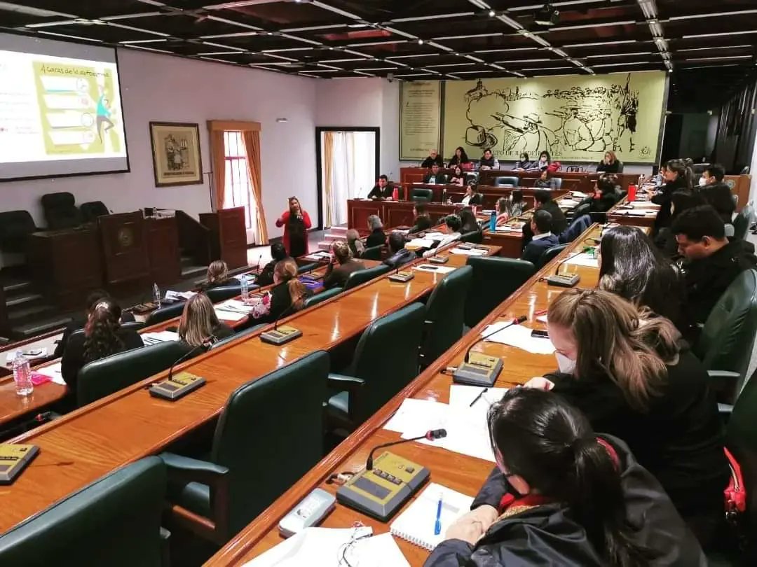itslhcdparaguay's tweet photo. #Clase_2 del Curso de "Inteligencia Emocional y Hab. Blandas". Desarrollado en 5 clases, en el Salón Comuneros HCD, los días: 30/05 - 31/05 - 7/06 - 14/06 y 21/06, de 13 a 15 hs. Instructores: Lic. #OlgaOvelar y Lic. #EricoRecalde. Organizado por @Sinafocal; apoya: #ITSL_HCD. https://t.co/erEDUJlBdB