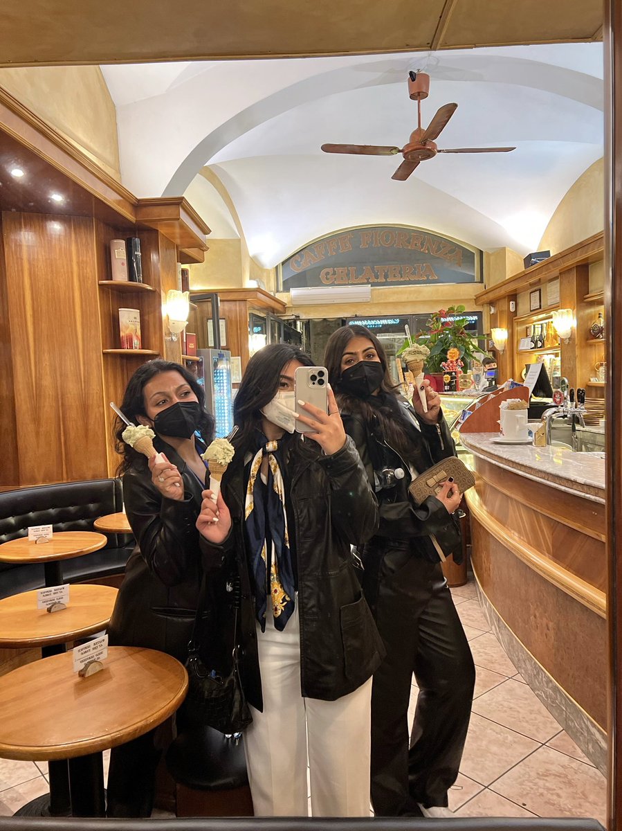 estefani______'s tweet photo. Especially miss late night gelato runs with my girlfriends 😢😢😢 https://t.co/I6tZLIBpTf