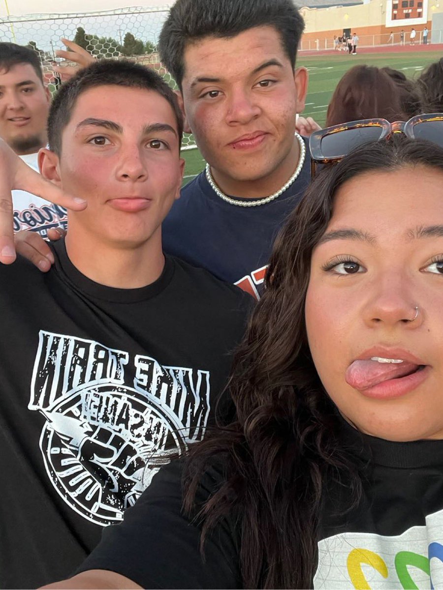 RHSClassof2022_'s tweet photo. Senior Sunset 2022🔥#riverside4ever https://t.co/gTzijw7dMo
