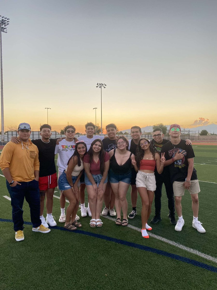 RHSClassof2022_'s tweet photo. Senior Sunset 2022🔥#riverside4ever https://t.co/gTzijw7dMo