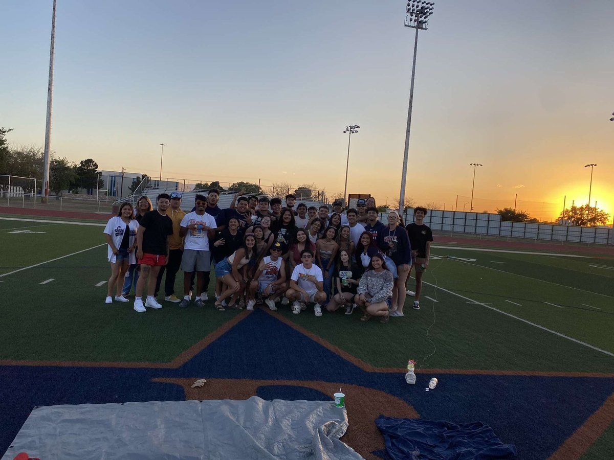 RHSClassof2022_'s tweet photo. Senior Sunset 2022🔥#riverside4ever https://t.co/gTzijw7dMo