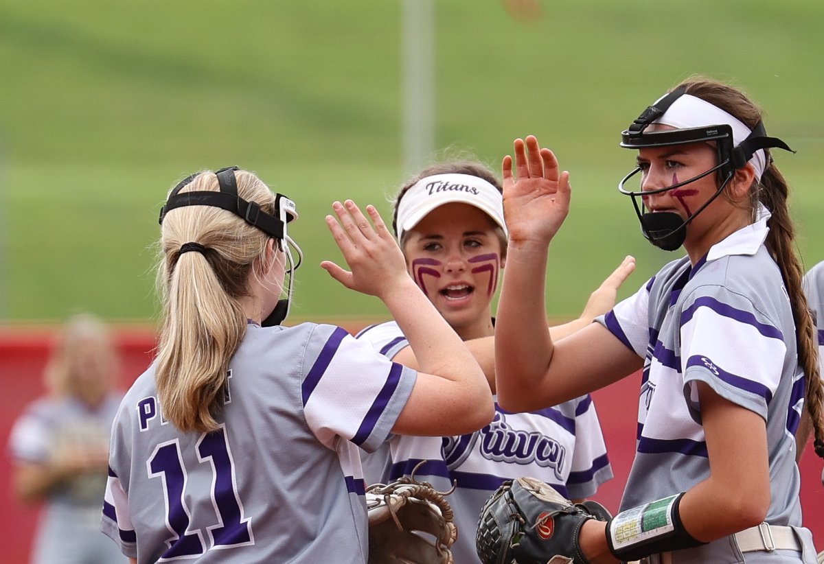 SB: Triway had so many great moments today as <a href="/ClowieFlinner/">Clowie Flinner</a> flashed some gold glove defense, <a href="/PruittHaylee/">Haylee Pruitt</a> doubled, <a href="/EYacapraro/">Emily Yacapraro</a> was a force with her electric speed and that dynamite trio of Pruitt, <a href="/massaro_hailey/">hailey massaro</a> and <a href="/CarterWachtel3/">Carter Wachtel</a> #TDR #Photos3of4