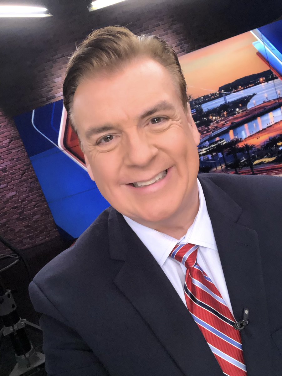 PhilBFox5's tweet photo. Feeling fine heading into Friday. All is great in the #blauerpoweruniverse See ya on the @fox5sandiego news at 10p and 11p #theweekendiscoming #sowhatyouwant #HeyYouWhatsUp #pst๐โค๏ธ#readytorelax #content https://t.co/EJ7eb8DVSW