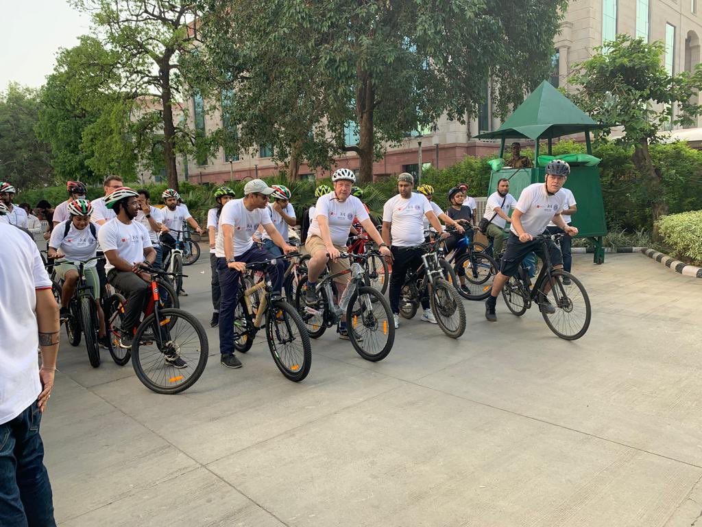 svane_freddy's tweet photo. Today we celebrate #worldbicycleday2022  Early morning we are riding for the good cause and our health. Good, green and great transportation #Indiacycles4change @SmartCities_HUA and AICMA @DenmarkinIndia @MoHUA_India @HardeepSPuri @Hero_Cycles https://t.co/8SGTbT7Qjj