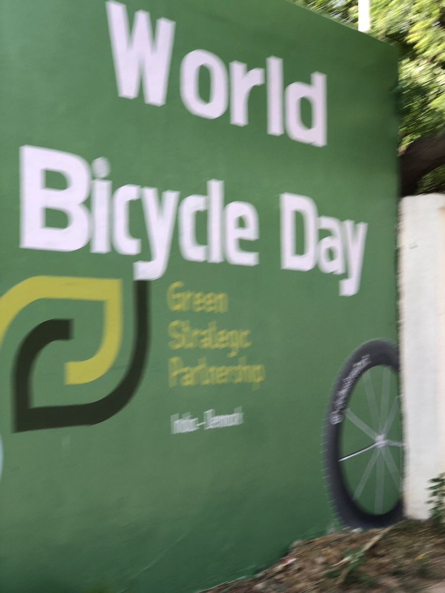 svane_freddy's tweet photo. Today we celebrate #worldbicycleday2022  Early morning we are riding for the good cause and our health. Good, green and great transportation #Indiacycles4change @SmartCities_HUA and AICMA @DenmarkinIndia @MoHUA_India @HardeepSPuri @Hero_Cycles https://t.co/8SGTbT7Qjj