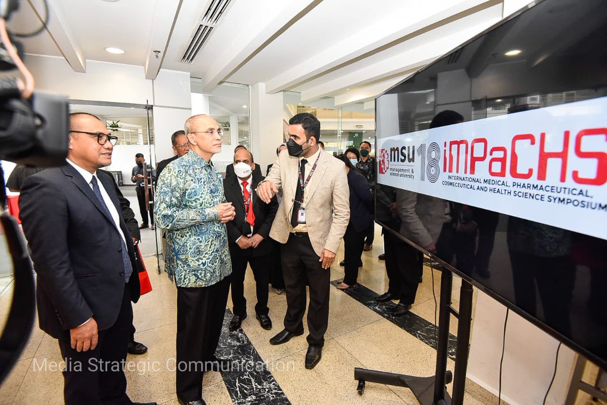MohdShukriYajid's tweet photo. Officiated the 18th International Medical Pharmaceutical Cosmeticutical and Health Science Symposium #18thIMPaCHS organised by the cluster of Health & Medical. @MSUmalaysia @MSUmalaysia_SPH @MSUIMS #FHLS https://t.co/n5SMf170Pg