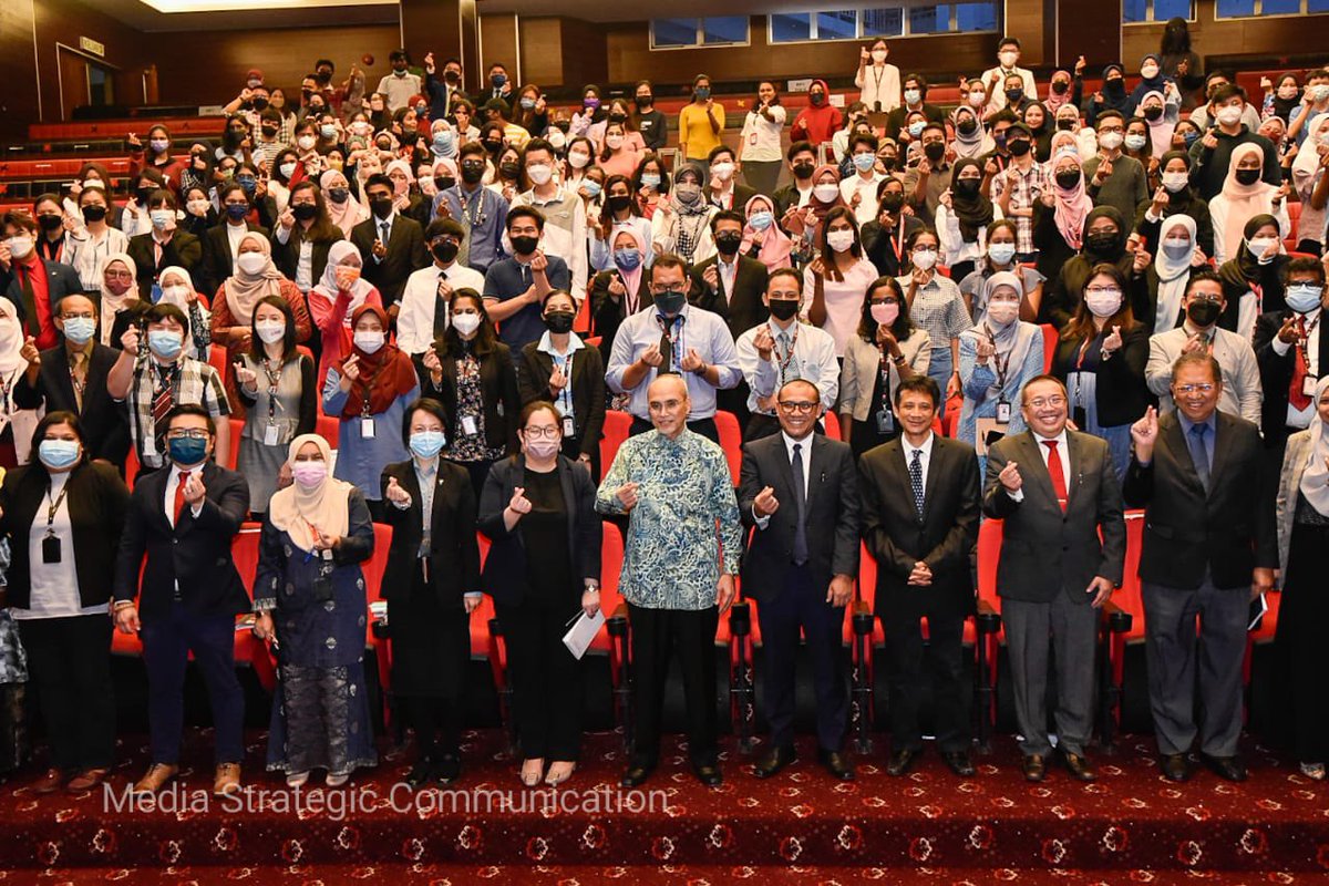 MohdShukriYajid's tweet photo. Officiated the 18th International Medical Pharmaceutical Cosmeticutical and Health Science Symposium #18thIMPaCHS organised by the cluster of Health & Medical. @MSUmalaysia @MSUmalaysia_SPH @MSUIMS #FHLS https://t.co/n5SMf170Pg