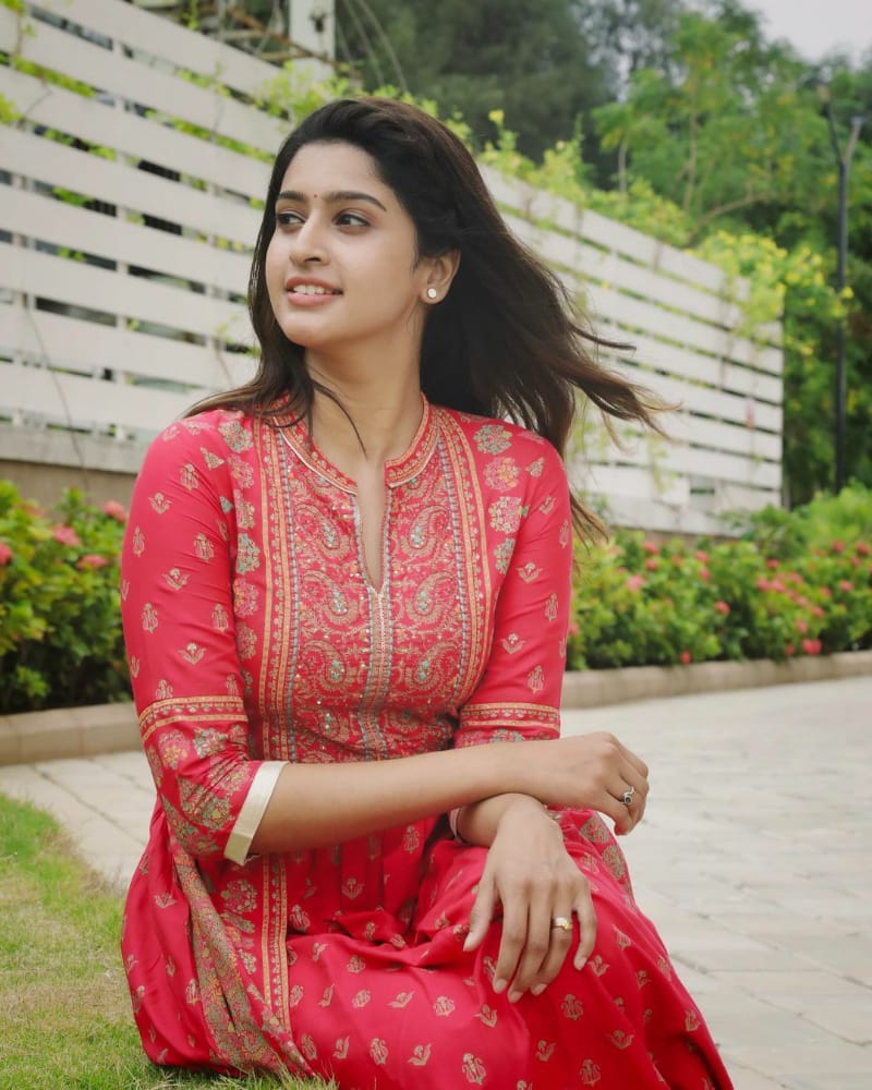 #FolloForFlowersBack 
#follo4folloback 
#FolloMe 
#follobackinstantly 
#Folllow 
#FLB
#AllTooWell 
#FolloForFolloBack1KFULLDAY