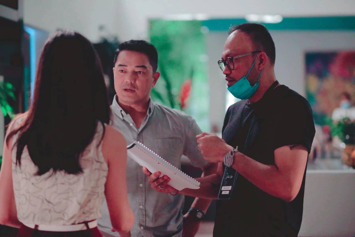 KapusoAllAccess's tweet photo. LOOK: Director Adolf Alix Jr. (@aalixjr) snaps some photos on the set of GMA’s upcoming drama series 'The Fake Life.'

#BeautyGonzalez #ArielRivera
@SidLucero @beabinene
@flinsTUNs #JakeVargas

Catch #TheFakeLife: World Premiere this June 6 on GMA Afternoon Prime! https://t.co/Xgp0fAJD89