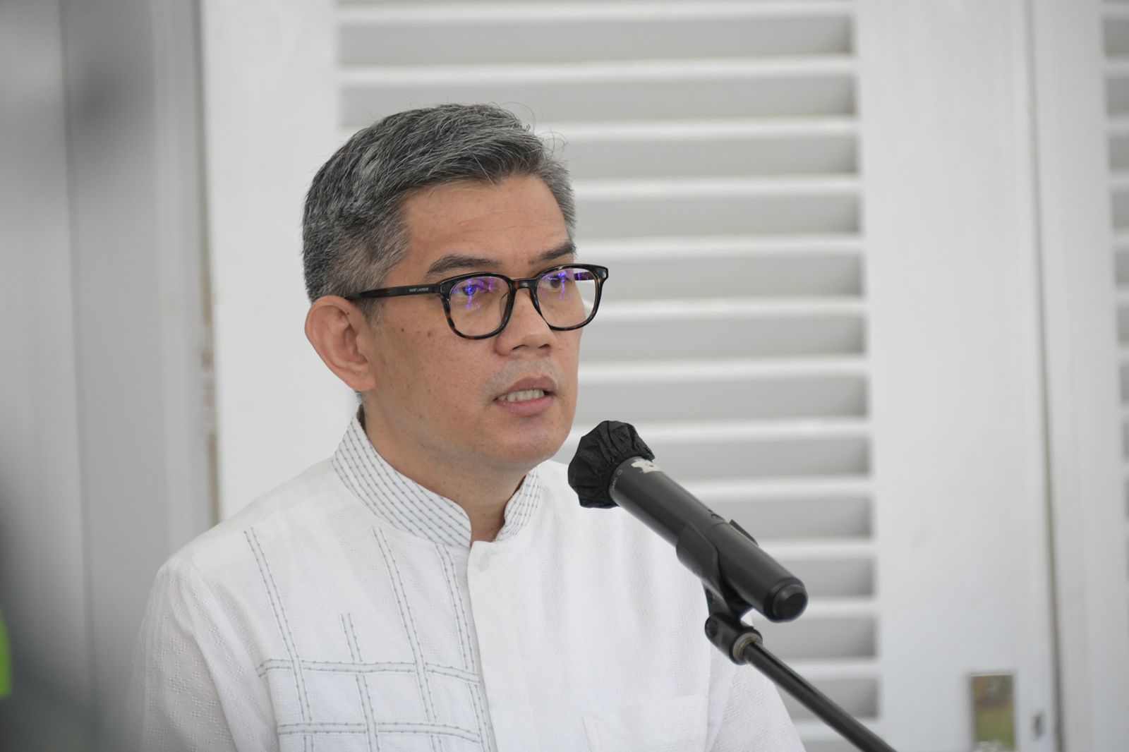 Erwin Muniruzaman, kakak sekaligus perwakilan keluarga Ridwan Kamil saat menyatakan siaran resminya pada Jumat (3/6/2022).