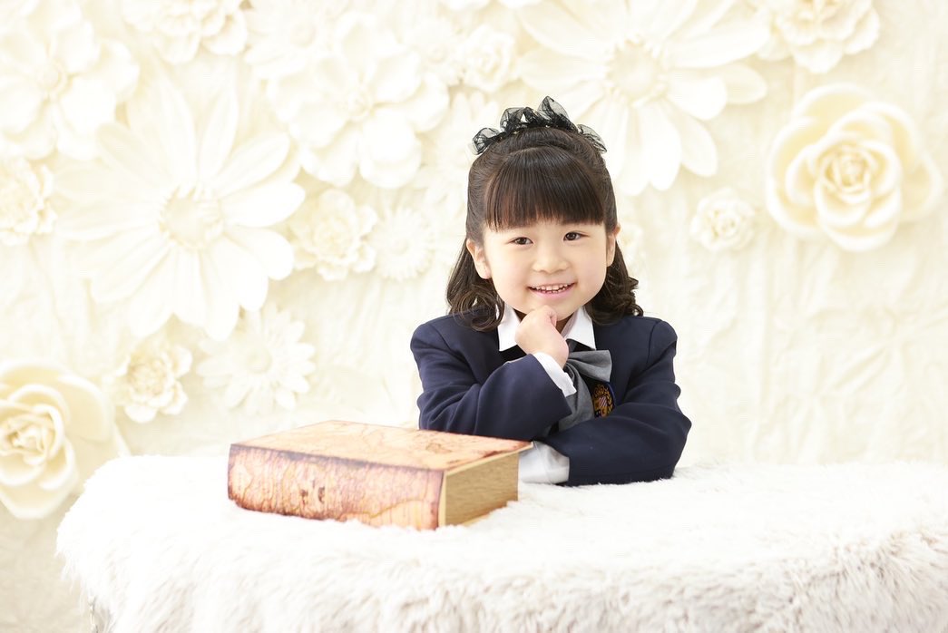 MutsuWedding's tweet photo. 本日ご紹介させていただくのは
Airiちゃん😊
5月に入学記念と七五三の撮影で
ご来店してくれました✨
ニッコニッコのAiriちゃんに
癒されました🤭♡
後日、七五三のお写真もupするので
お楽しみに😉✨
七五三もとっても良く撮れてます🥰
#卒園 #卒業 #入園 #入学 
#七五三 
#むつ市 https://t.co/WcpXatC0U5