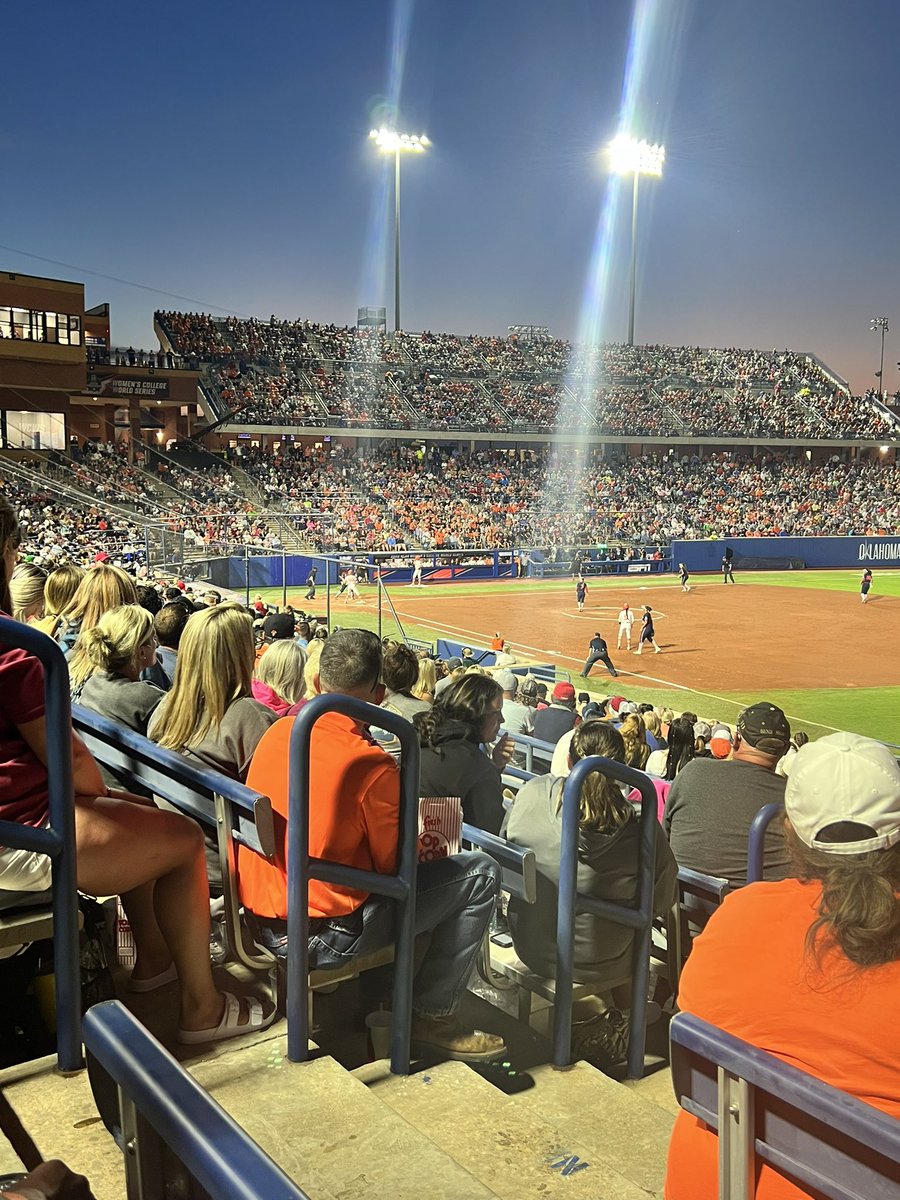 Dmilacored's tweet photo. Beautiful evening at the #WCWS! https://t.co/MNg1mL242y