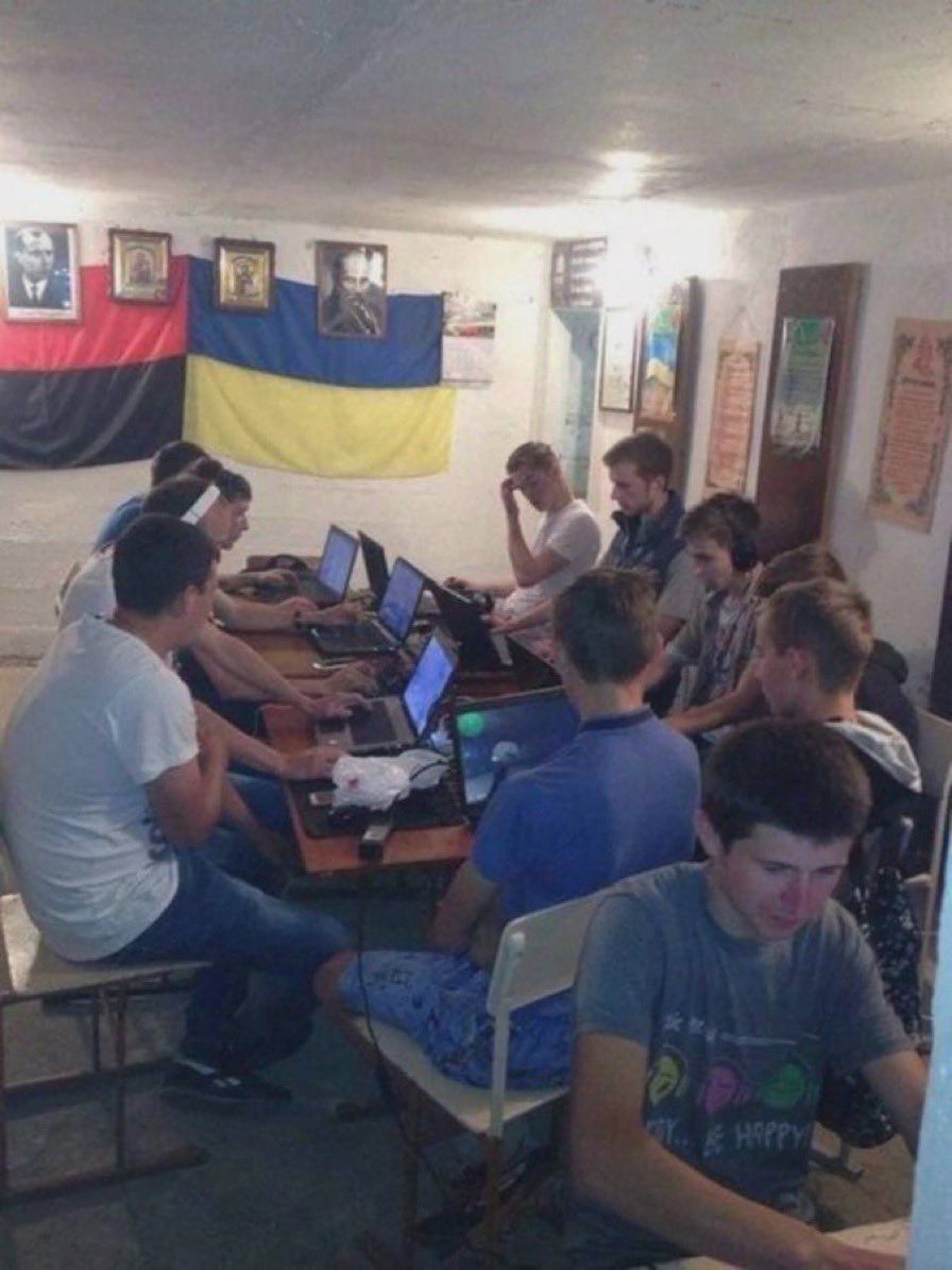 AleksejSerebr14's tweet photo. Недовольные Путиным, россияне. 🤧🤧🤧 https://t.co/tF6a3fSwAp