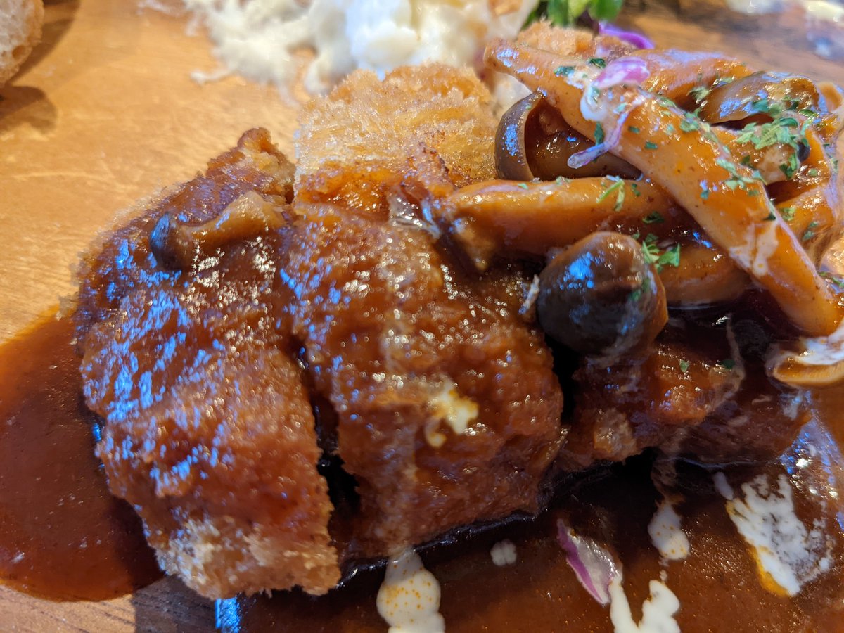 KenKenspoon2's tweet photo. 知り合いがやってる倉敷のお店REGODでLunch🍴
限定のハンバーグランチと迷ったけど・・・ミルフィーユカツに(๑'ڡ'๑)୨
#REGOD https://t.co/4GTYmxwGUr