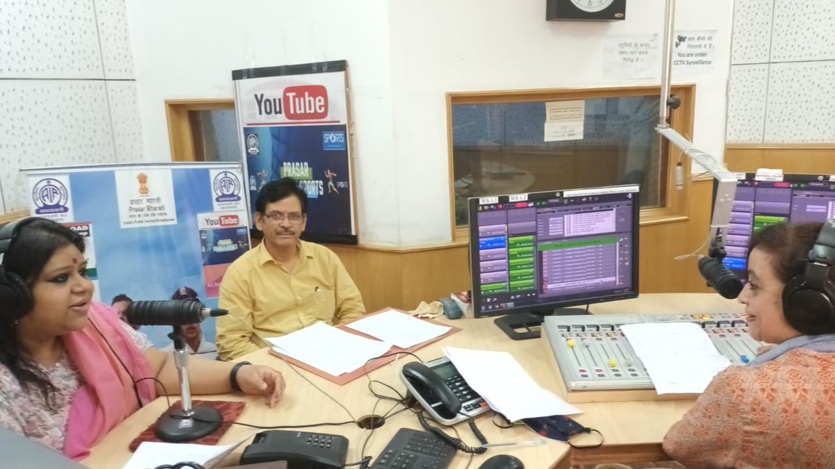 foodsafetydelhi's tweet photo. On 2nd June 2022, in a program by FM Rainbow Channel (102.6 MHz) called ‘HELPLINE’,  CFS as a Guest answered the questions of listeners  related to food safety, besides providing other inputs and initiatives being carried out by department of FSD Delhi https://t.co/z70PMiL6Or