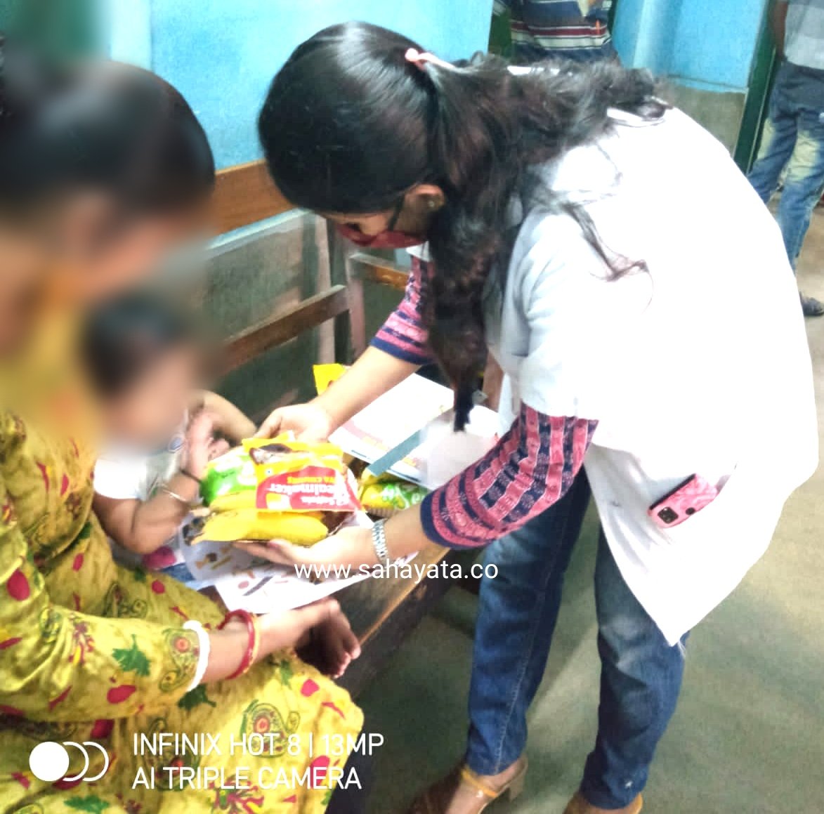 SahayataFounda2's tweet photo. #BreakfastDistribution distribution to #mothers and #children on #ImmunizationDay visit at #PHC, #WestBengal.

Aim is to #educate &amp;  #promote about a proper breakfast to start a day...#ProtienRich #Probiotics #Minerals #Vitamins. https://t.co/81P7h3MzPb