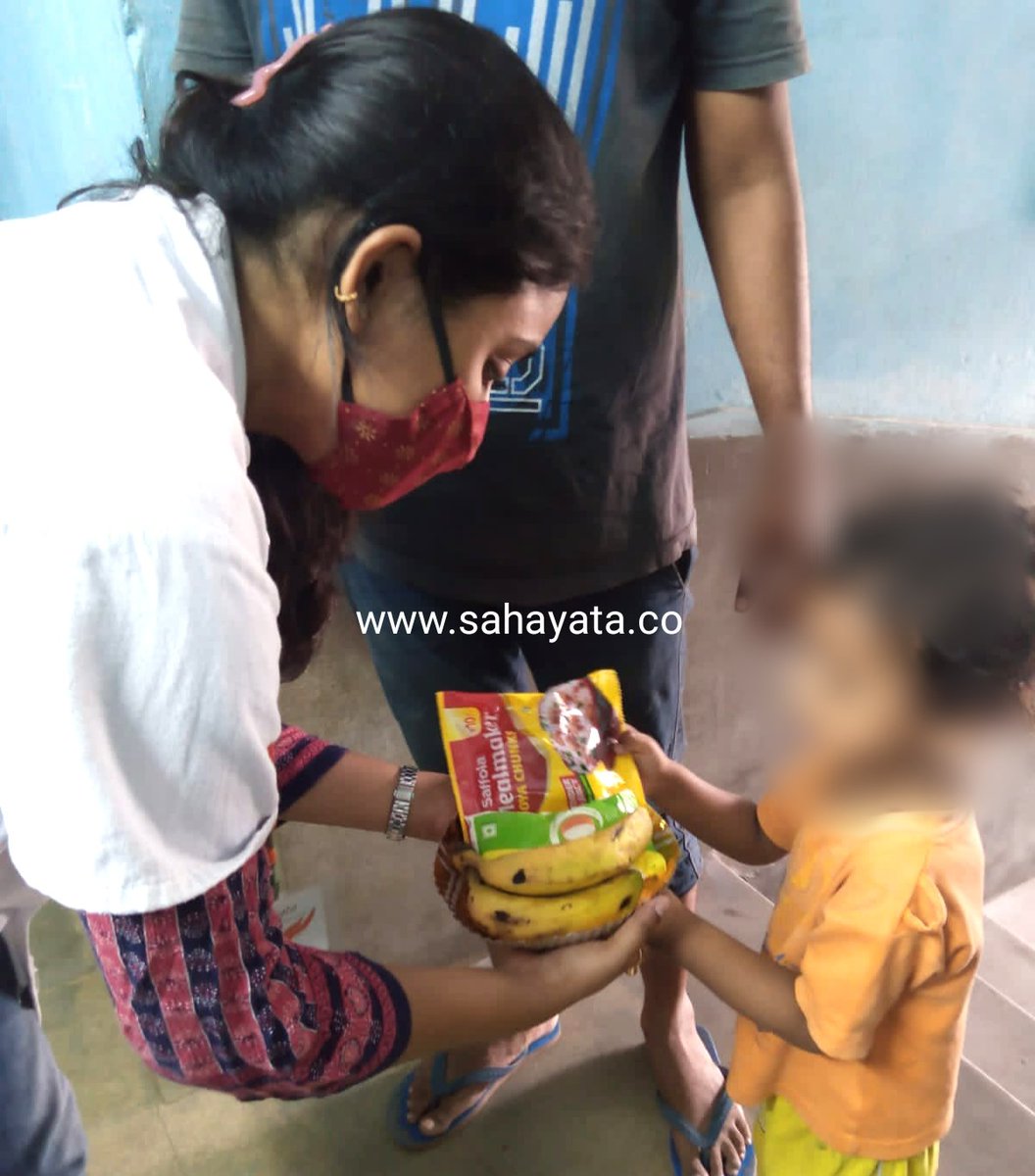 SahayataFounda2's tweet photo. #BreakfastDistribution distribution to #mothers and #children on #ImmunizationDay visit at #PHC, #WestBengal.

Aim is to #educate &amp;  #promote about a proper breakfast to start a day...#ProtienRich #Probiotics #Minerals #Vitamins. https://t.co/81P7h3MzPb