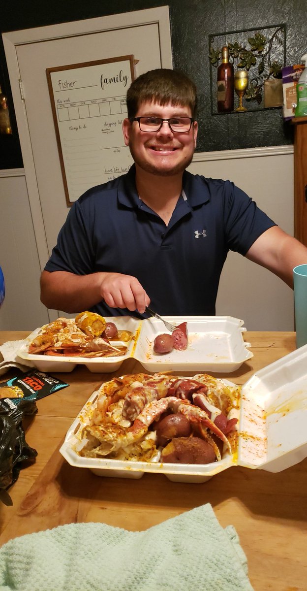 Beaninja11's tweet photo. I gotta give him props he waited in line for us for close to an hour because he knows I love seafood. The Boil Seafood Truck it was GREAT https://t.co/gQ3Y2I99B0