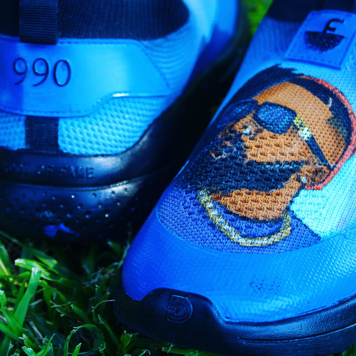 VerbalInk's tweet photo. Di bros tsaka @LekauSehoana and @casspernyovest look what I've done to this pair of 990 @rootoffame 👨🏾‍🎨🎨💙 https://t.co/WeOUZhdfHv